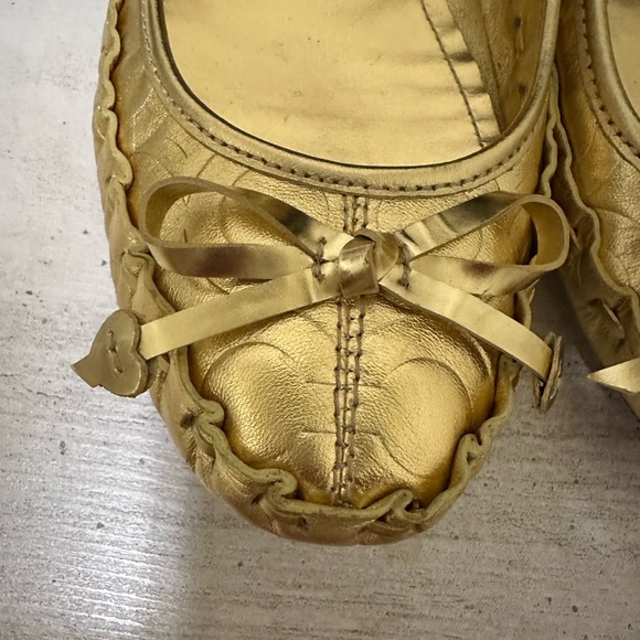 NWOT Coach leather flats gold size 9. - Picture 3 of 6